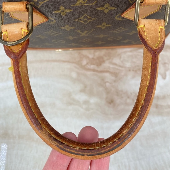 Louis Vuitton Alma - Picture 10 of 12